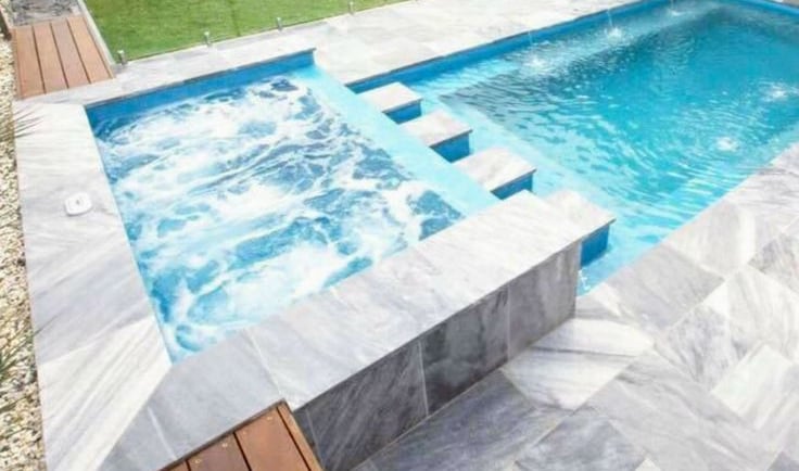 Kolam Jacuzzi minimalis dengan air hangat