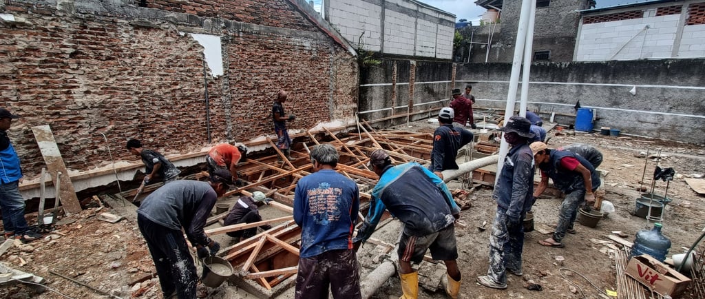 Pembuatan kolam renang di kota baru parahyangan oleh tim dayanapool