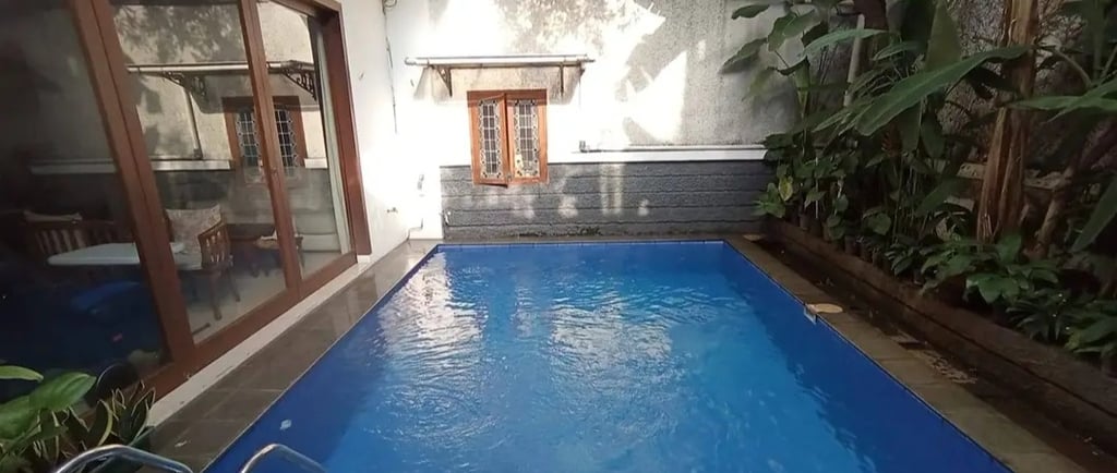 Kolam renang Minimalis yang indah dan Terawat