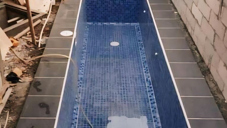 Kolam Jacuzzi minimalis dengan air hangat