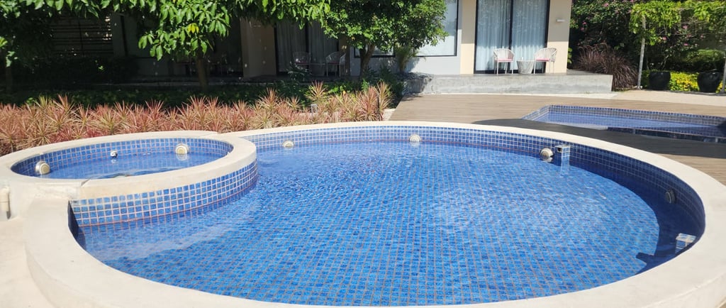 Kolam Jacuzzi minimalis dengan air hangat
