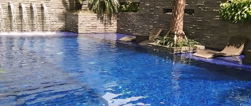 Kolam renang dengan sistem overflow buatan dayanapool