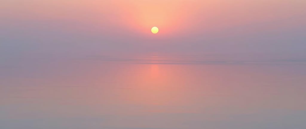 Спокойный закат над гладкой поверхностью воды. Атмосфера тишины, медитации и внутреннего покоя.