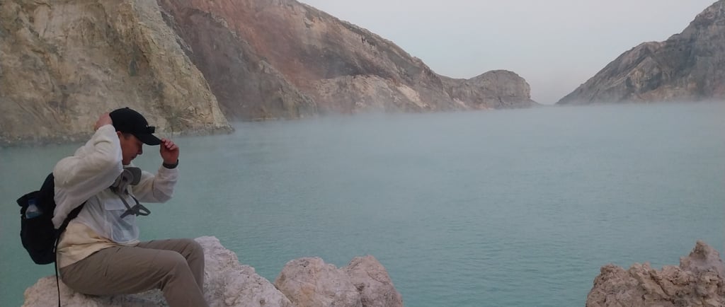 Tumpaksewu Ijen Bromo Tour, Depart from Singapore Day 1 - Arrive SUB at 09.05am (SQ 922) - Brunch (o