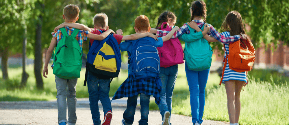 copii care merg la scoala