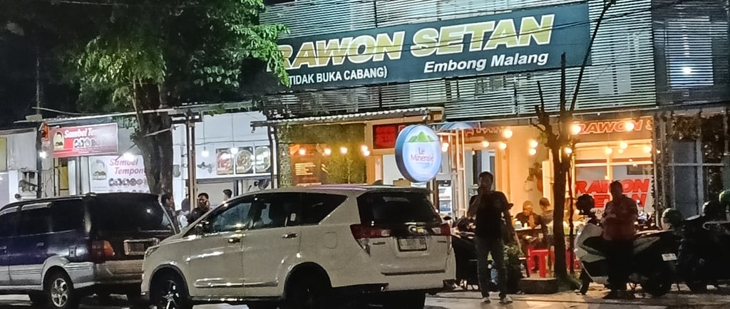 Kuliner Legendaris Khas Surabaya Rawon Setan