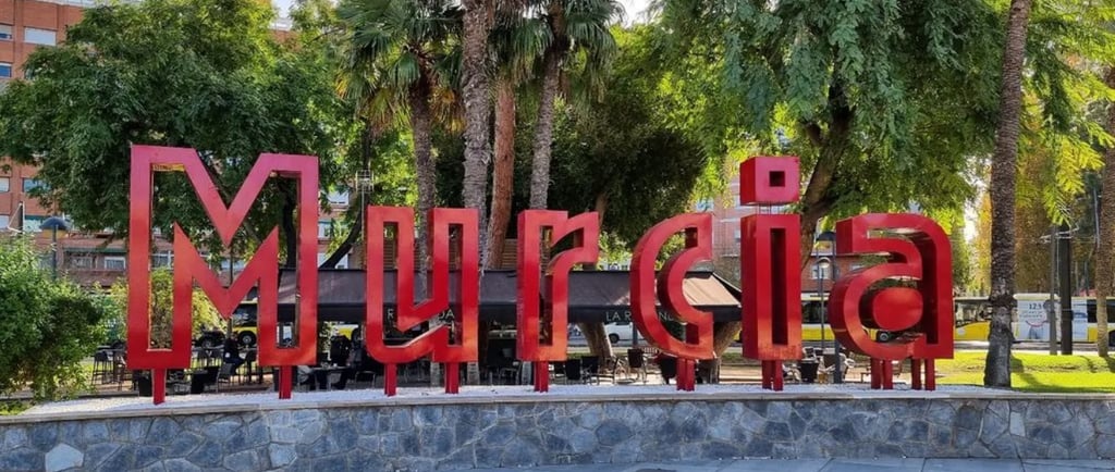 a sign that says Murcia