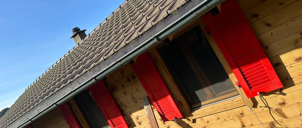 après un sablage protection du bois pour ce chalet