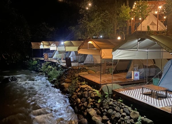 suasana tenda camping fluir adventure
