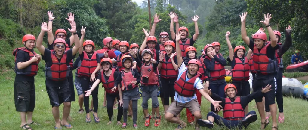 Rombongan tim rafting Pangalengan siap arung jeram.