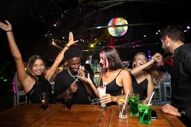 Do Happy Hour ao Último Drink: Como Planejar uma Noite Perfeita em São Paulo