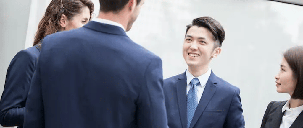 Un Chinois qui intègre une entreprise française avec optimisme