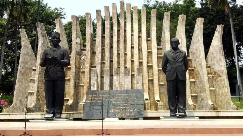 fakta tugu proklamasi
