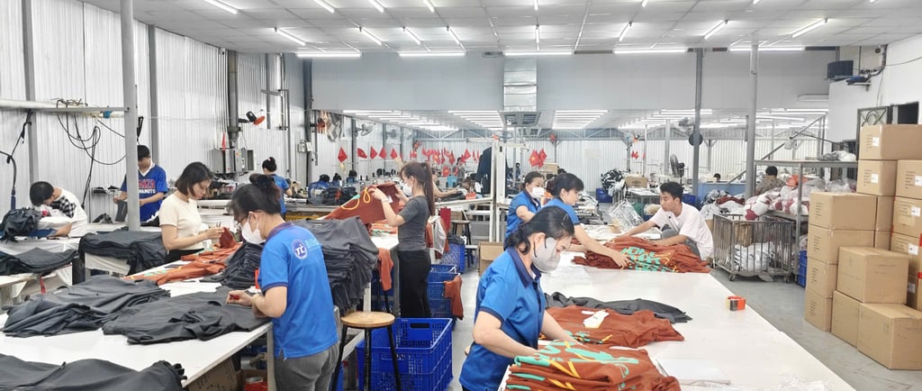 factory tour_ TopG Tour- clothing factory