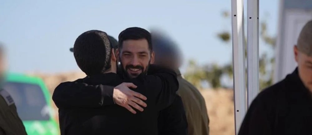 Israel divulga imagens de reféns libertados pelo Hamas