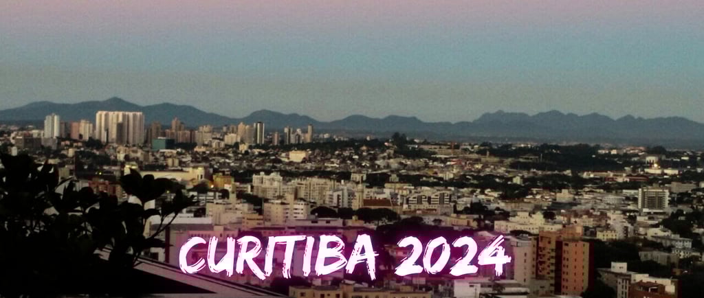 Cidade de Curitiba com a Serra do Mar ao fundo