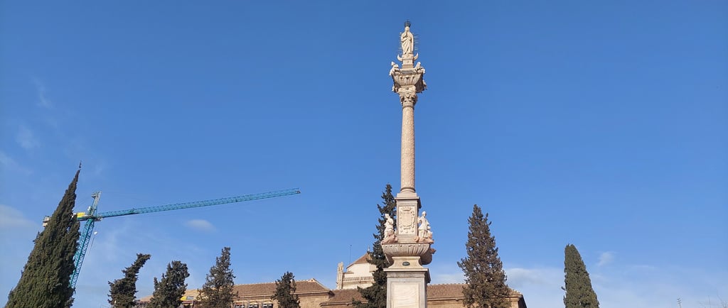 Monumento del Triunfo de la Inmaculada en Granada.