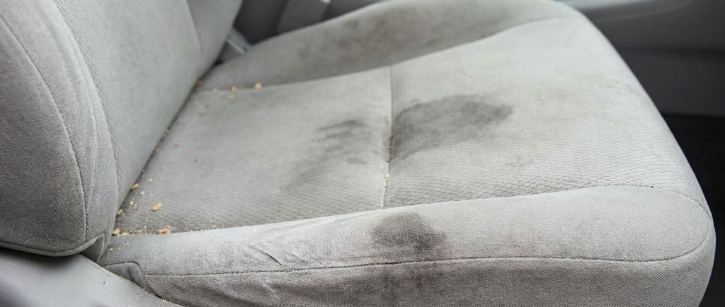 tapicerka-samochodowa-przed-praniem-odkurzaczem-pioracym