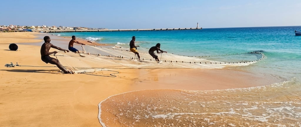 Un groupe de pêcheurs locaux tire un filet de pêche traditionnel sur la plage dorée de Vila do Maio,
