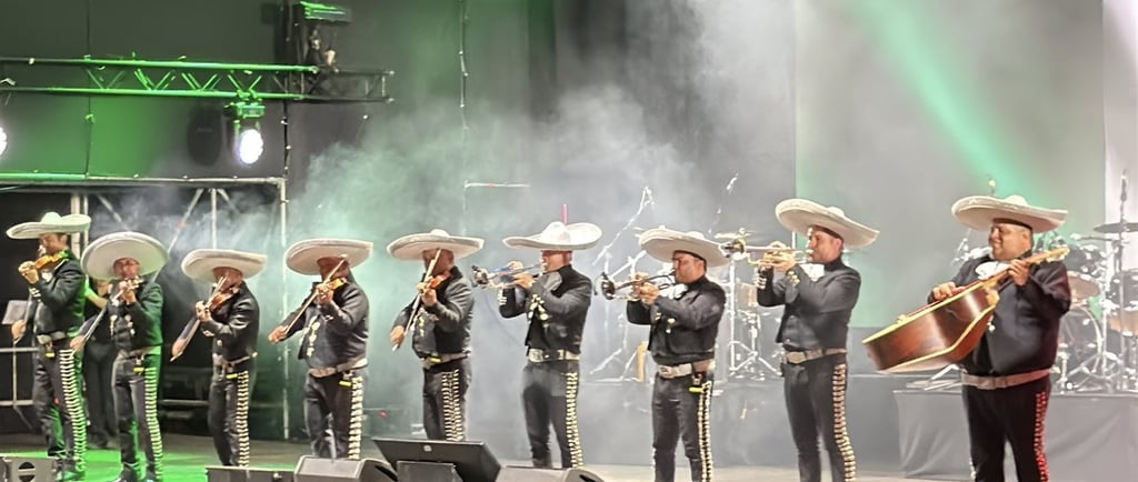 mariachi tradicional mexicano tocando en evento en Madrid