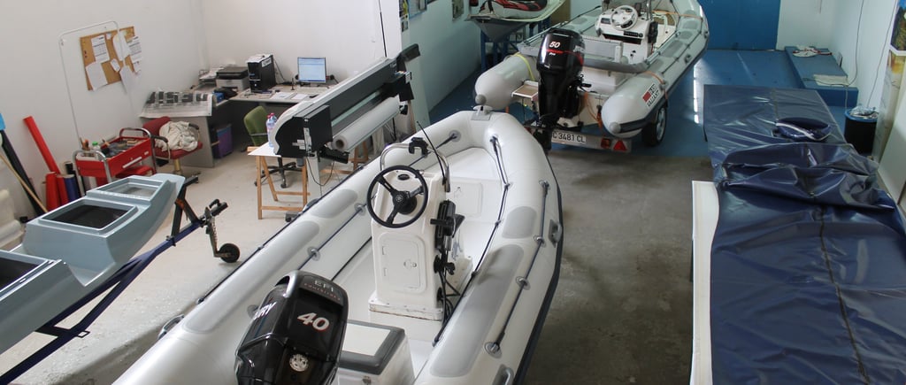 Taller de Yeray Sánchez llamado Canary Inflables con varias Valiant