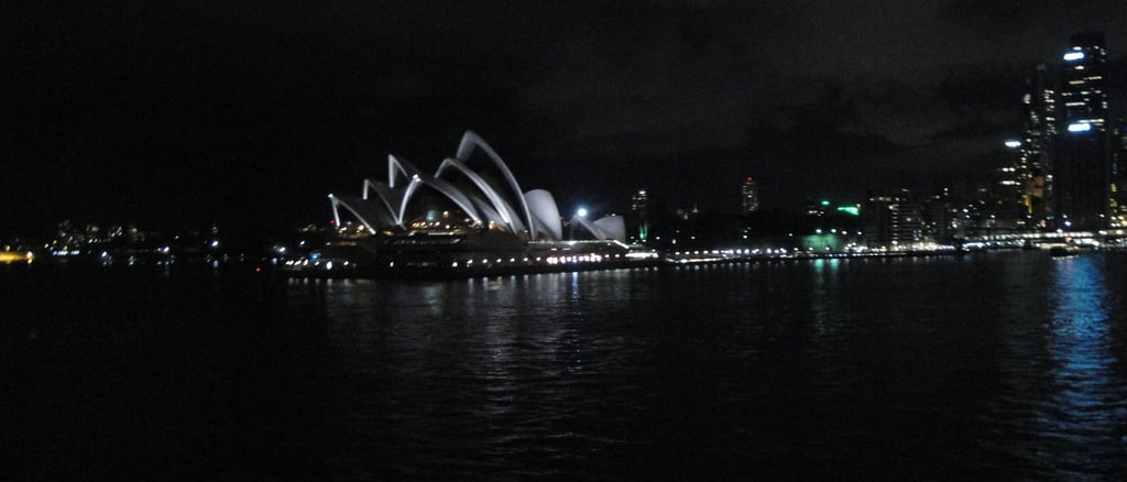 vista do navio saindo do porto de sydney australia