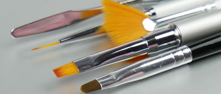 diversi pennelli in setole naturali con spatola per Acrygel