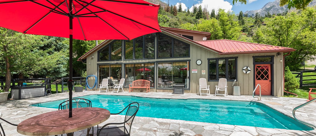 Montrose Photographer - Boutique hotel lobby exterior photo highlighting secluded quiet relaxation in the mountains