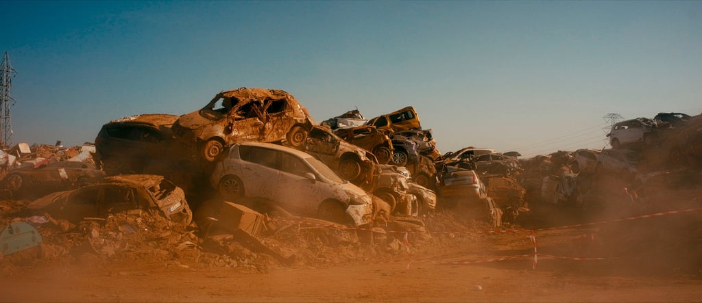 Cementerio de coche en Paiporta después de la DANA