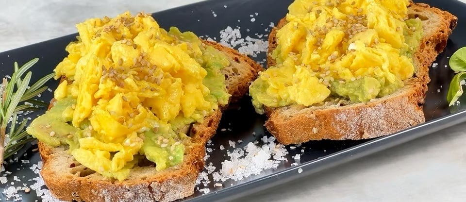 Toast con avocado