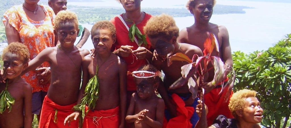 foto do grupo de crianças e mulheres no tour pela ilha de Rabaul