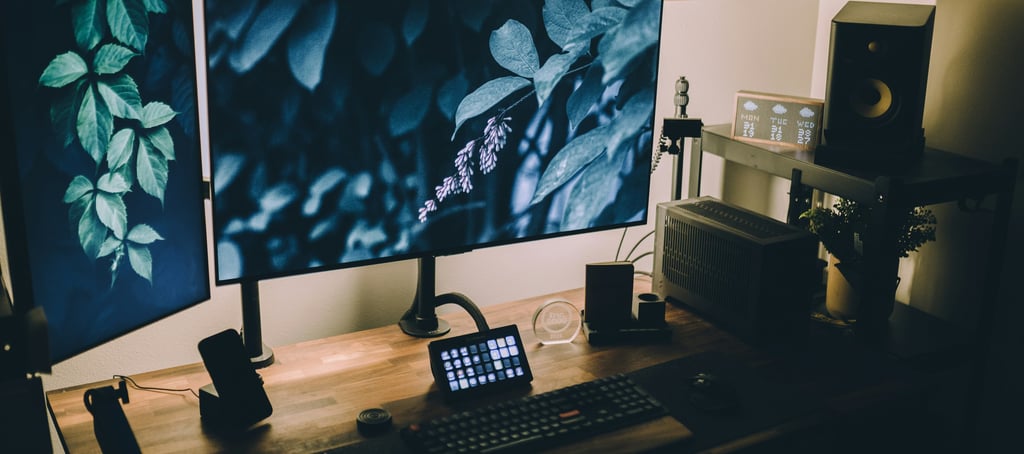 a computer monitor screen with a monitor and a keyboard