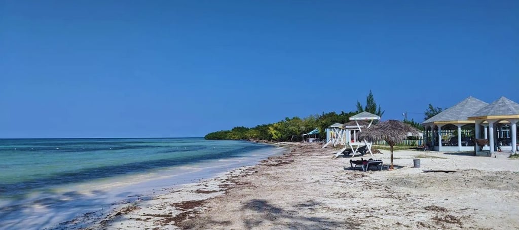 Burwood Beach, praia pública em Falmouth, Jamaica, com águas cristalinas