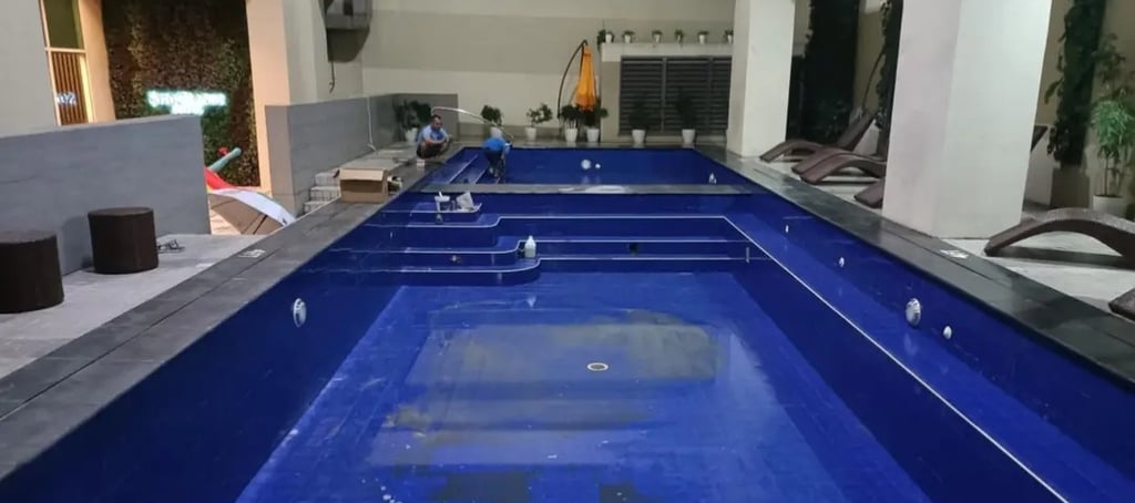 kolam renang mewah di kota baru parahyangan