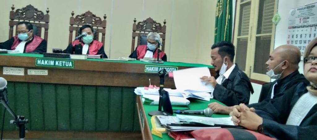 Cacat Formil, Beda Posita Diuraikan Beda Pula Petitum Tuntutan 3 dari 9 Terdakwa 327 Kg Ganja