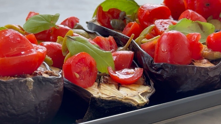 bruschetta di melanzane mediterranea