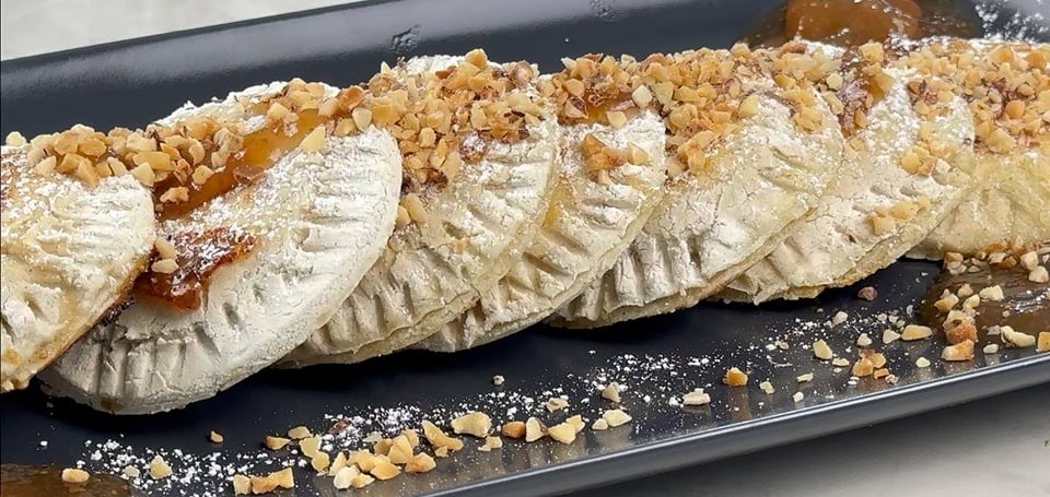 Focaccia dolce con mermellata di fichi