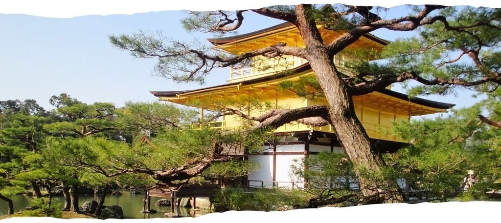 Vista do Golden Pavilion em tour por Kyoto.