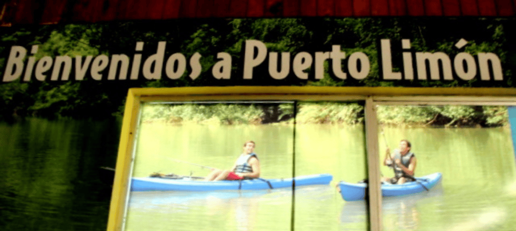 foto da placa de boas vindas em porto limon costa rica