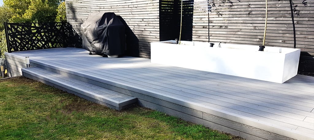 Plastic Composite Grey Modern Imitation Wooden Decking Terrace & Slatted Charcoal Fence
