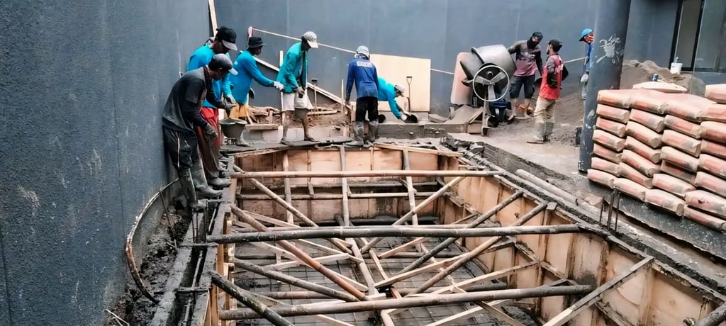 Detail konstruksi tulang baja pada kolam renang.