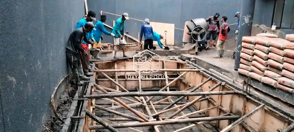 Detail konstruksi tulang baja pada kolam renang.
