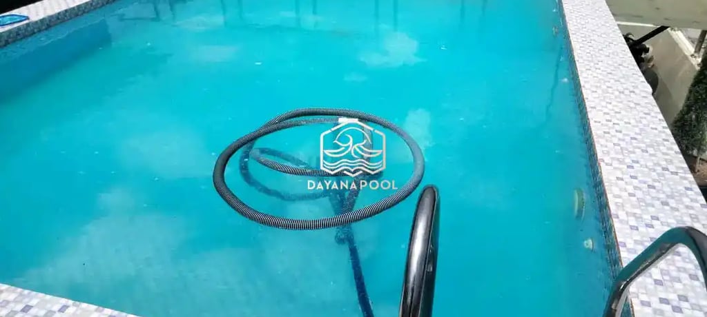 Jasa perawatan kolam renang untuk menjaga kejernihan air.