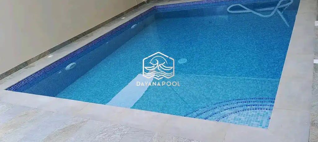Jasa perawatan kolam renang untuk menjaga kejernihan air.