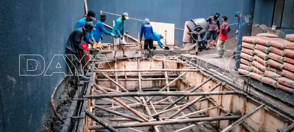 Pembuatan kolam renang tahap pengecoran dengan bahan yang berkualitas