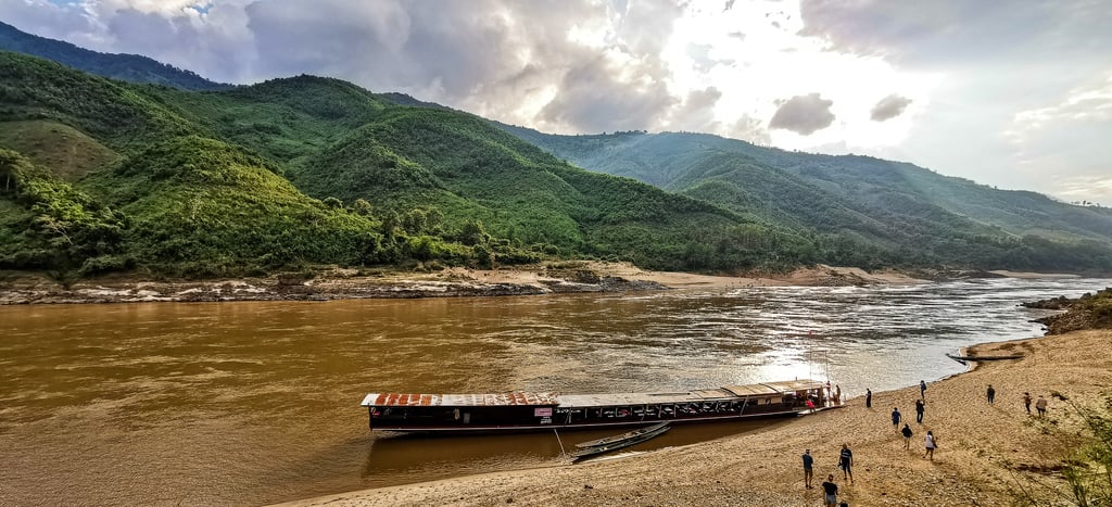 Mekong river cruise Laos