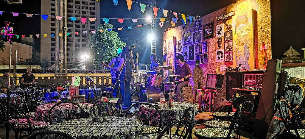 Boy Blues Bar - Chiang Mai Night Bazaar