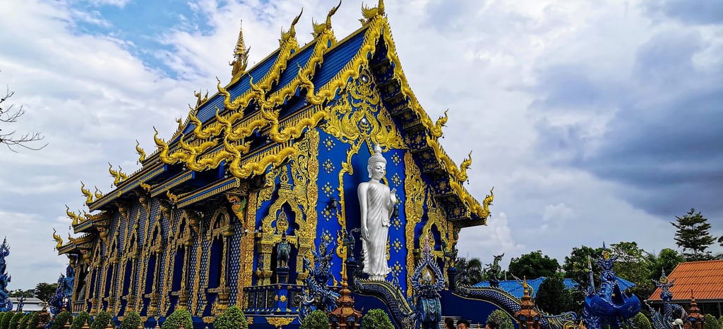 Wat Rong Suea Ten - Blue Temple - Chiang Rai