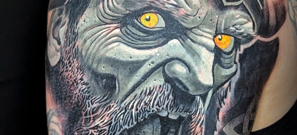 tatuaje retrato vikingo ojos amarillos realismo blanco negro cover up  Barcelona punkotattooartist
