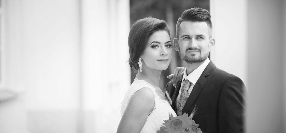 juodai balta fotografija vestuvių fotosesija. jaunoji ir jaunikis www.radvydasfoto.lt